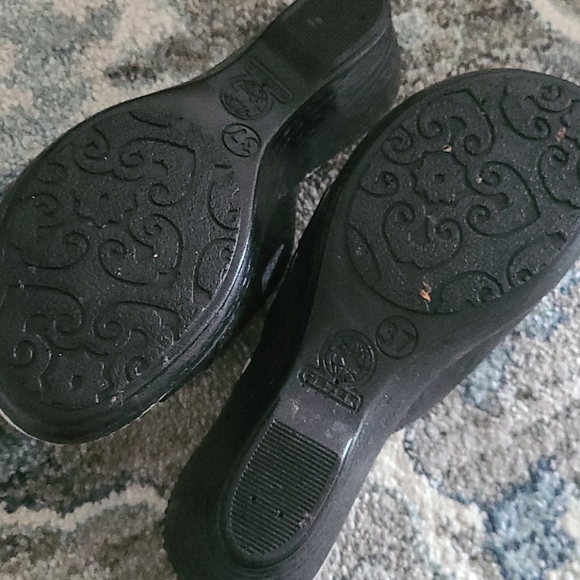 Shoes - Picture 3 of 4